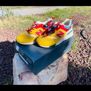 NewBalance Multi-Color Kids Size 4